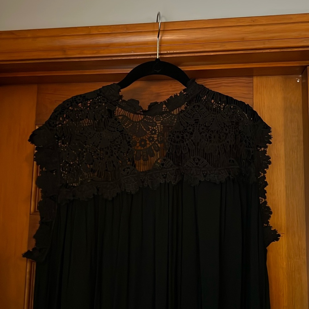 Crochet neck, detail summer dress
